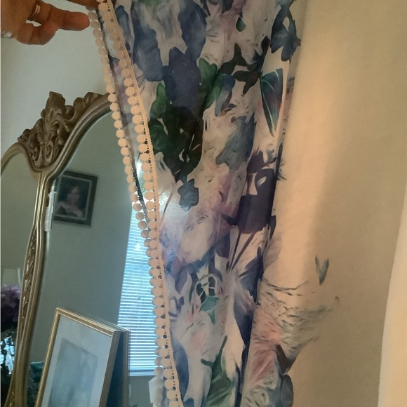 Coverup light weight sheer white w flowers 🌺 size OS lined with dots ope - Picture 6 of 16